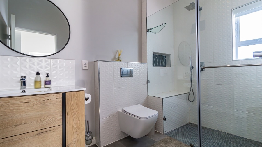 4 Bedroom Property for Sale in Pearl Bay Western Cape